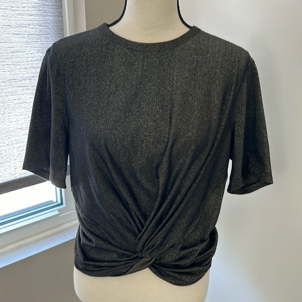 Lululemon holiday short sleeve top, twist tie!